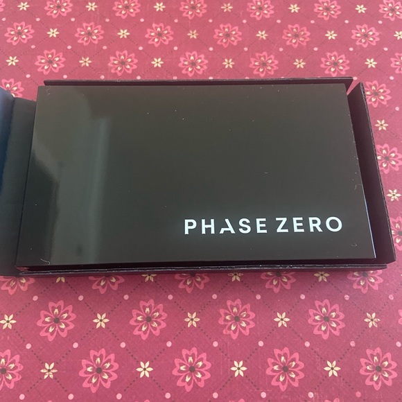 Phase Zero The Necessities Eyeshadow Palette - Picture 3 of 6